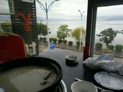靠窗位-恋羊时代黑山羊火锅(滨海大道店)