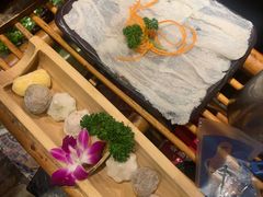 -老牌坊云南鱼豆花火锅(爱建店)