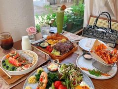 -Mark&Mars Restaurant