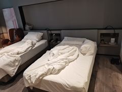 -上海虹桥中心爱琴海亚朵S酒店