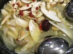 -南渝食府.墨脱石锅松茸鸡