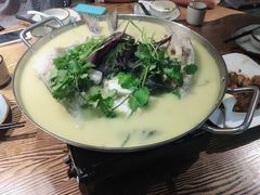 青椒紫苏煮鱼头-佬湘楼·27年湘菜(天河都市广场店)