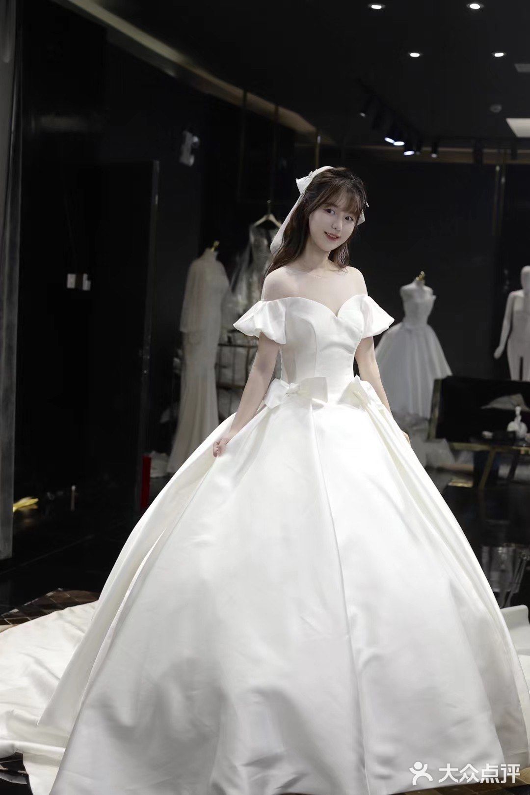 在婚纱店当在逃公主👸