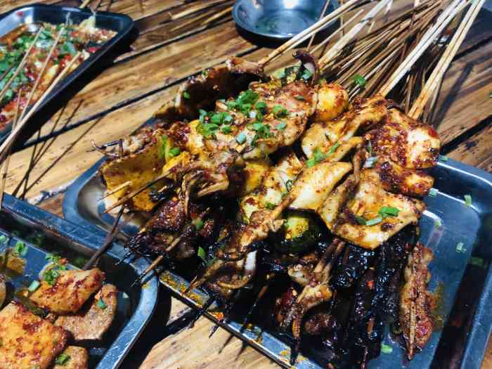 月牙山烧烤-"以前经常来吃,环境确实不怎么样,半山腰上.