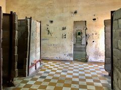 -吐斯廉屠杀博物馆