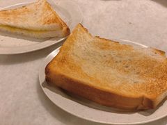 雪油加央烤麵包-何九海南茶店(鬼仔巷店)