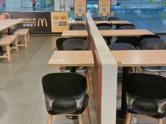 用餐区-麦当劳(郑州东高铁站店)