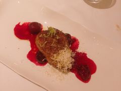 香煎鹅肝配黑橄榄，荔枝酱和吐司-Jean Georges