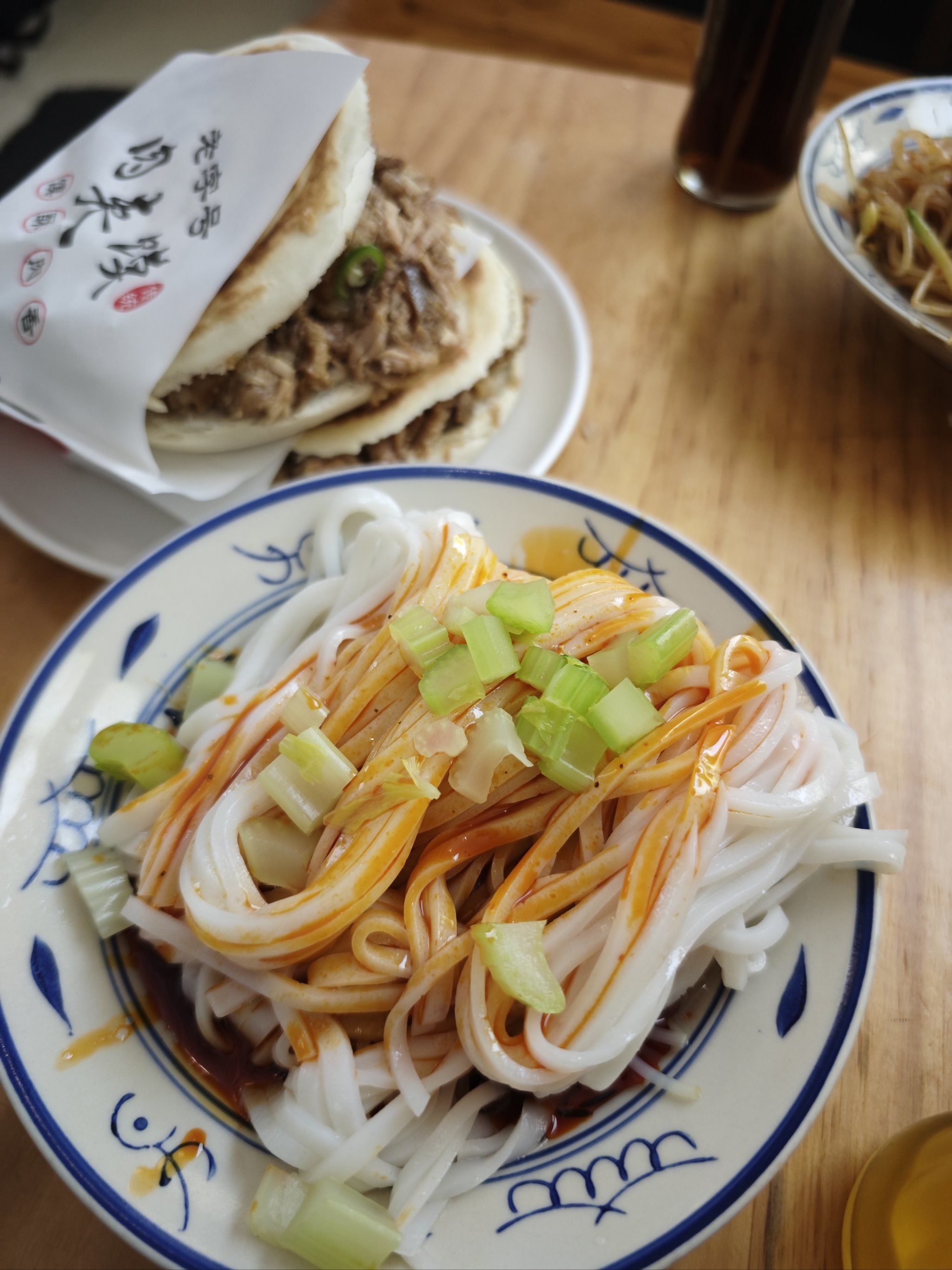 肉量是非常不错的.米皮是现蒸现卖,软糯劲道