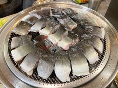 -围炉肉舍•炭烤活鳗•丹东海鲜烤肉(步行街店)