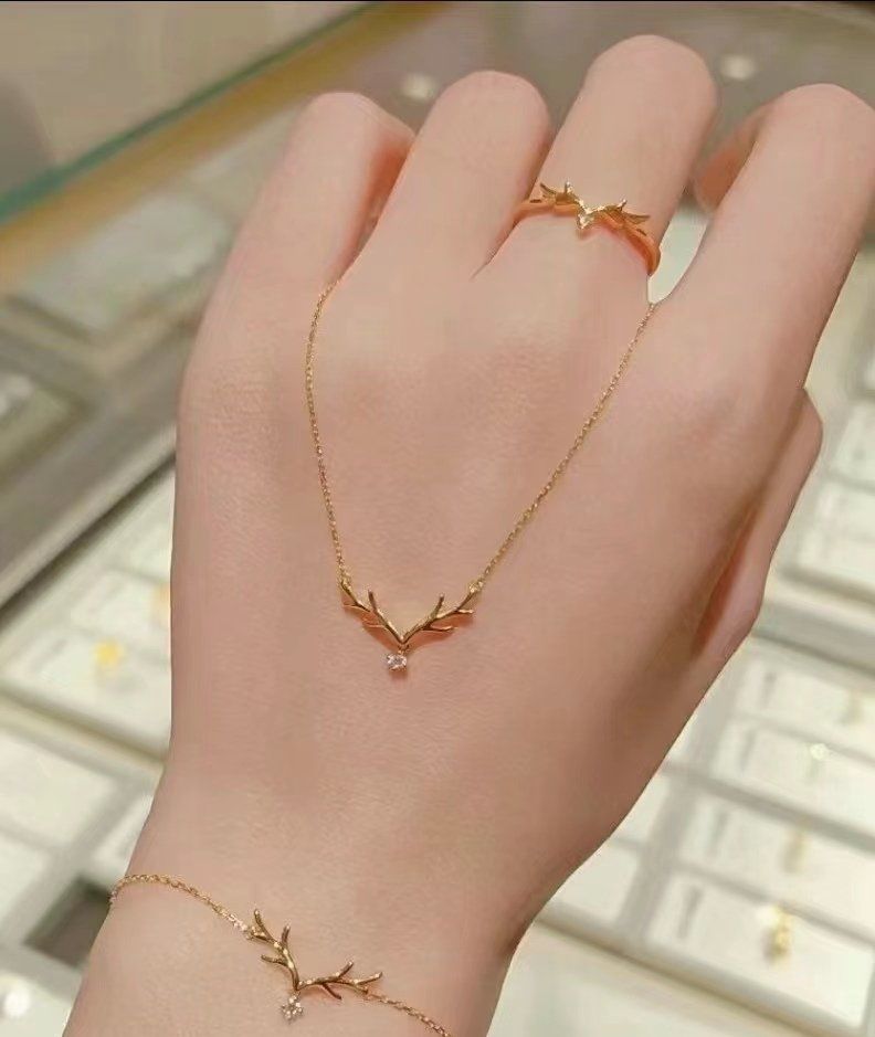 周大福17916小鹿项链