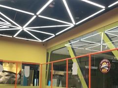 -爱蹦iBOON蹦床运动馆(江汉店)