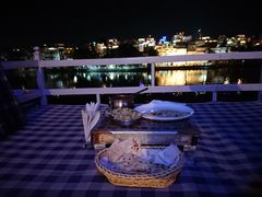 -Lake Shore Hotel & Restaurant