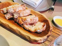餐前面包-Carbon莫卡哆·意大利复古集市餐厅(杭州大厦店)