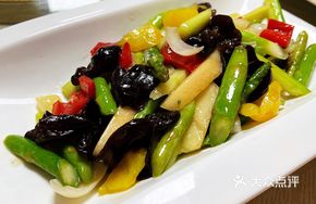Asparagus and Lily Bulb Stir-fry