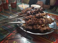 -烤肉小伙烤肉店