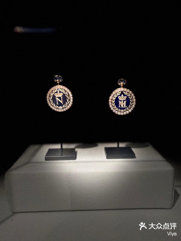 各种美丽的事物逛完去画室画画画完打算挂在我的别墅里