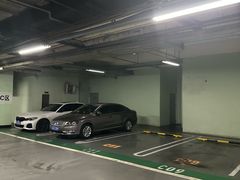 -新中关大厦·停车场