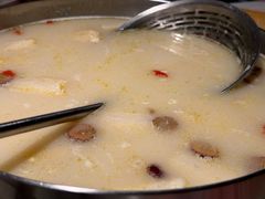 -尚尚仙·酸汤猪手·猪肚鸡火锅(华联万柳购物中心店)