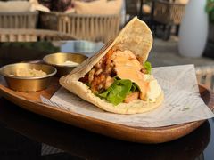 中东风味鸡肉牛油果口袋饼-Lets burger非常汉堡·环球风味(蓝色港湾店)