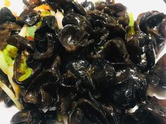 大葱炒木耳-华盛园卷子王农家菜水库鱼