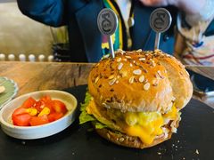 -HIGH FIVE哈福手工汉堡(桂林路店)