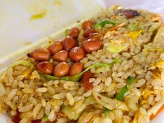咖喱鸡蛋腊肠炒饭-老婆婆炒饭(小白楼1902欧式风情街店)