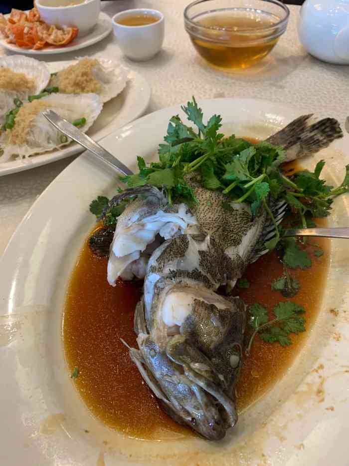 洪记海鲜酒家-"洪记位于西贡码头对面,店面很大,海鲜池层.