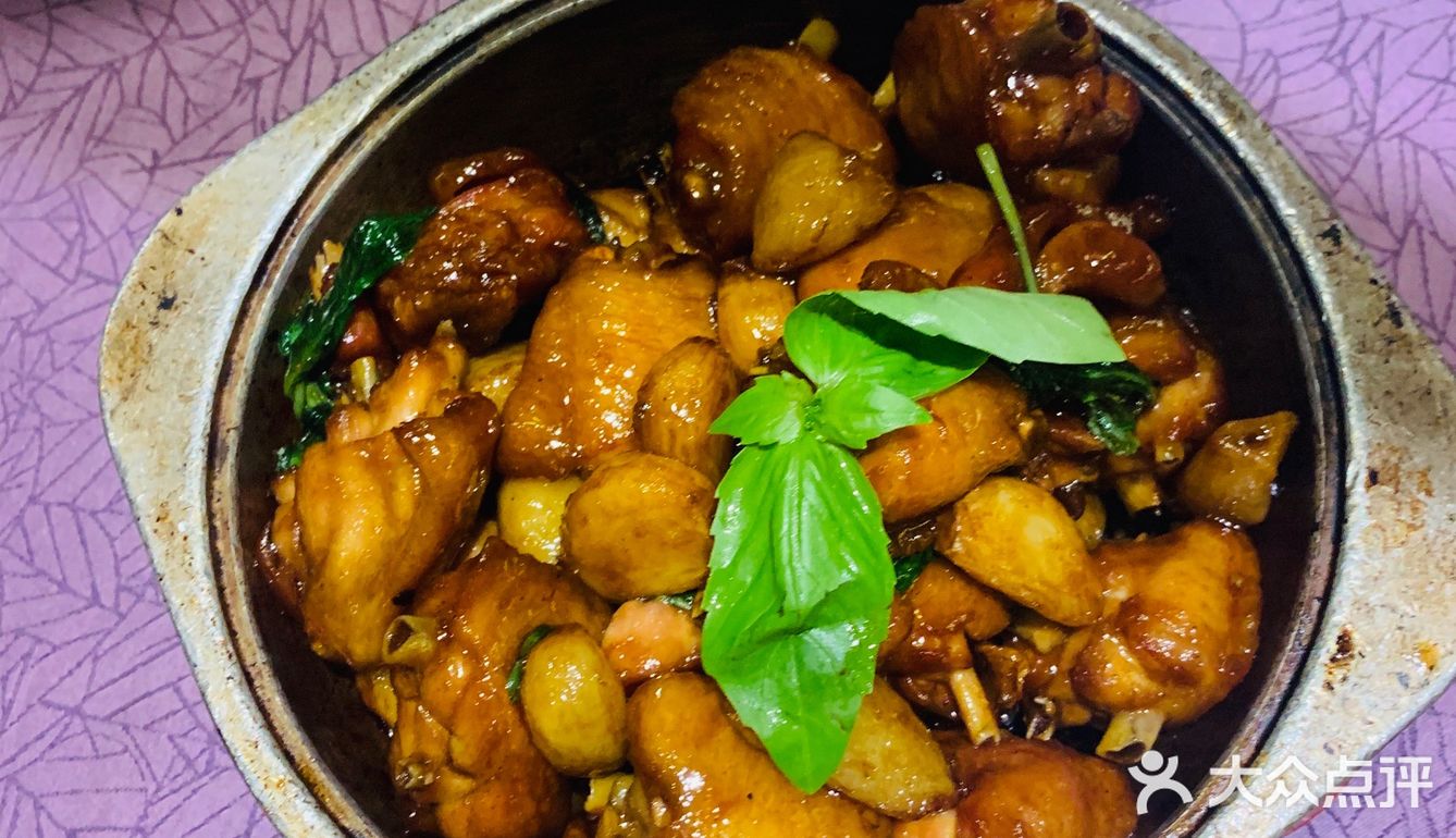 三杯鸡比较入味，藤椒鱼味道也不错