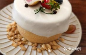 Fruit-filled Sponge Cake