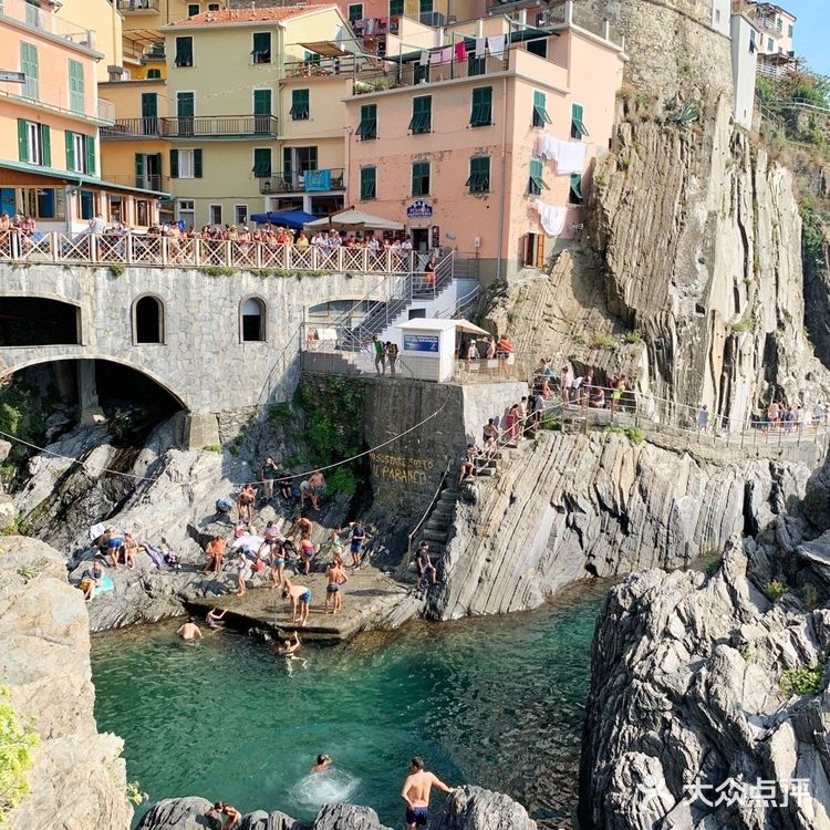 这两年网上大热的景点 需要在火车站统一买票坐小火车上岛