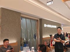 -肥肥虾庄·金牌油焖大虾(汉口城市广场店)