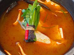 毛辣果酸汤鱼-Ameigo梅果·云贵川bistro(长宁来福士店)