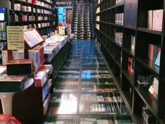 -钟书阁(松江泰晤士小镇店)