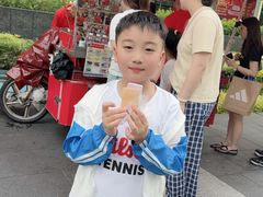 -詹爷爷乌节路街头冰淇淋
