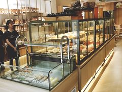 面包甜点陈列柜-顶东面包花园·生日蛋糕(世博店)