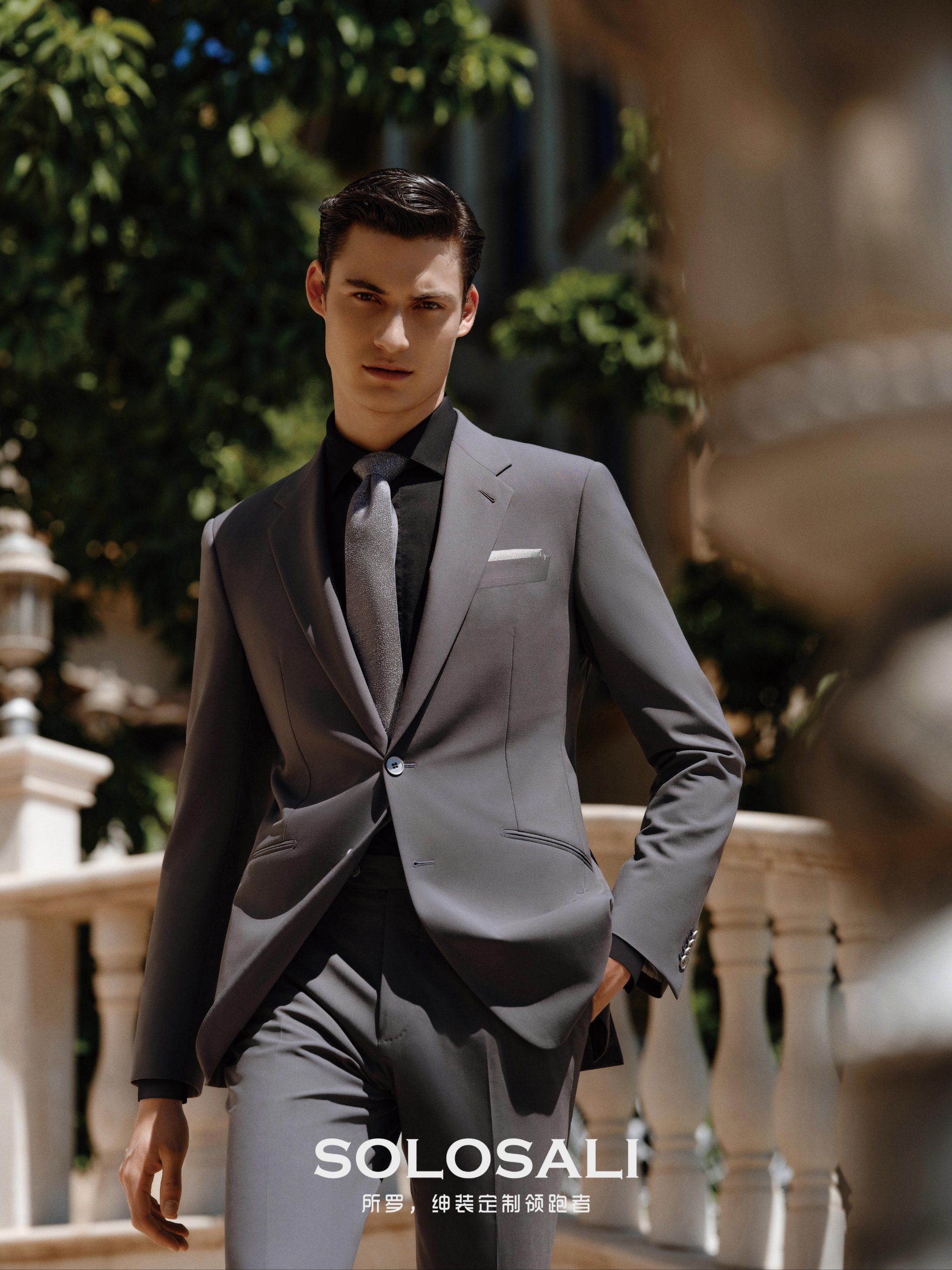 灰西装的绅士魅力