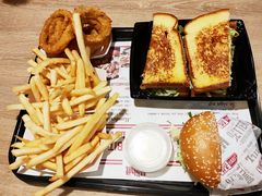 -The Habit Burger Grill 哈比特汉堡(复兴soho店)