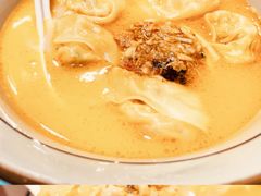 金汤黄鱼馄饨-蟹黄鱼·楼上面馆(外滩中央旗舰店)