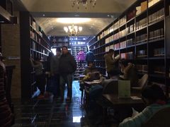 -钟书阁(松江泰晤士小镇店)