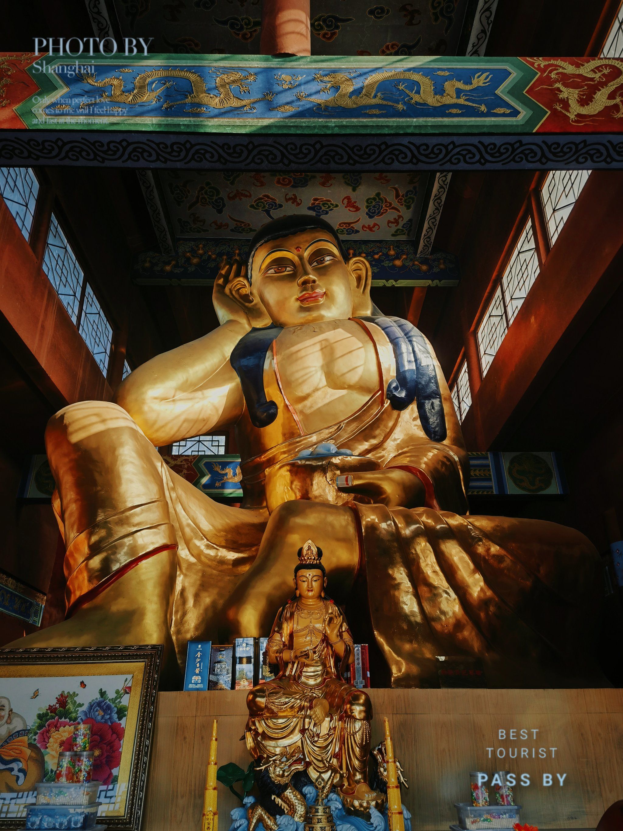 95概述
有雄伟的山门,天王殿,法轮亭,大雄宝殿◇殿前有近2米高的