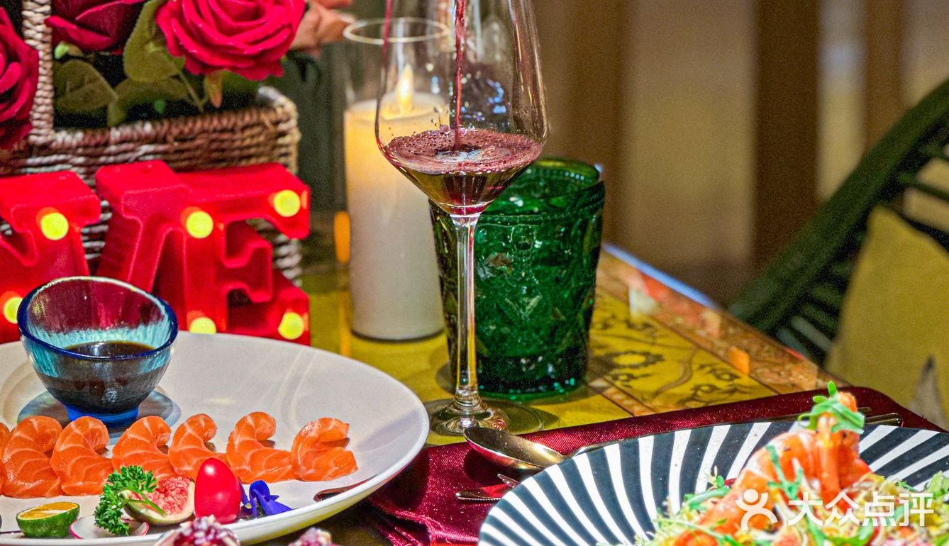 🌈和对象在这里过纪念日，一整个被浪漫哭