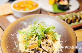 Truffle White Sauce Porcini Fettuccine