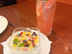 意式酸奶水果捞-斯比特花园西餐厅(东方商厦店)