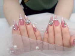 -赢韵美甲美睫瑞士净斑中心