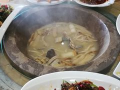 -山珍王国·云南野生菌石锅鱼