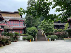 -峨眉山报国寺