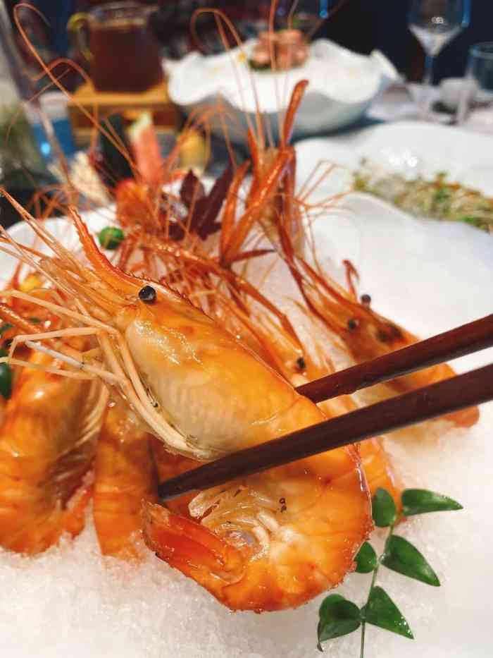 今天和朋友小聚朋友推荐这家名为御延公馆的餐厅这家餐厅位于南京东路