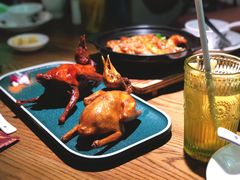 烤乳鸽和盐焗乳鸽拼盘-大鸽饭(岗顶店)