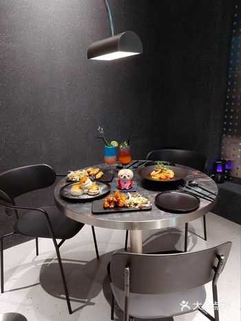 尖沙咀 | Awesomeism CAVE | 太空感餐庁